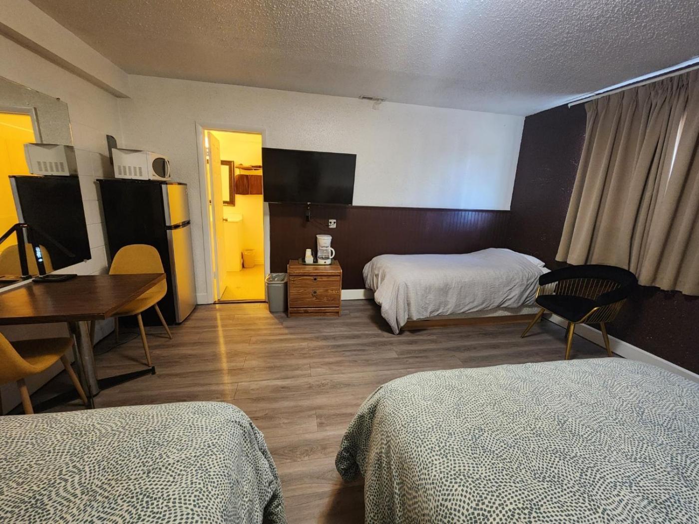 Centennial Motel Kindersley Экстерьер фото